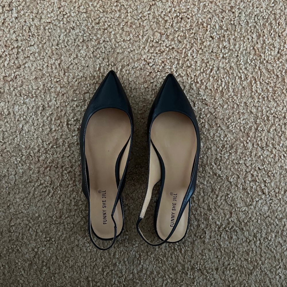 Funny She Jill Pointy Low Heels in Black